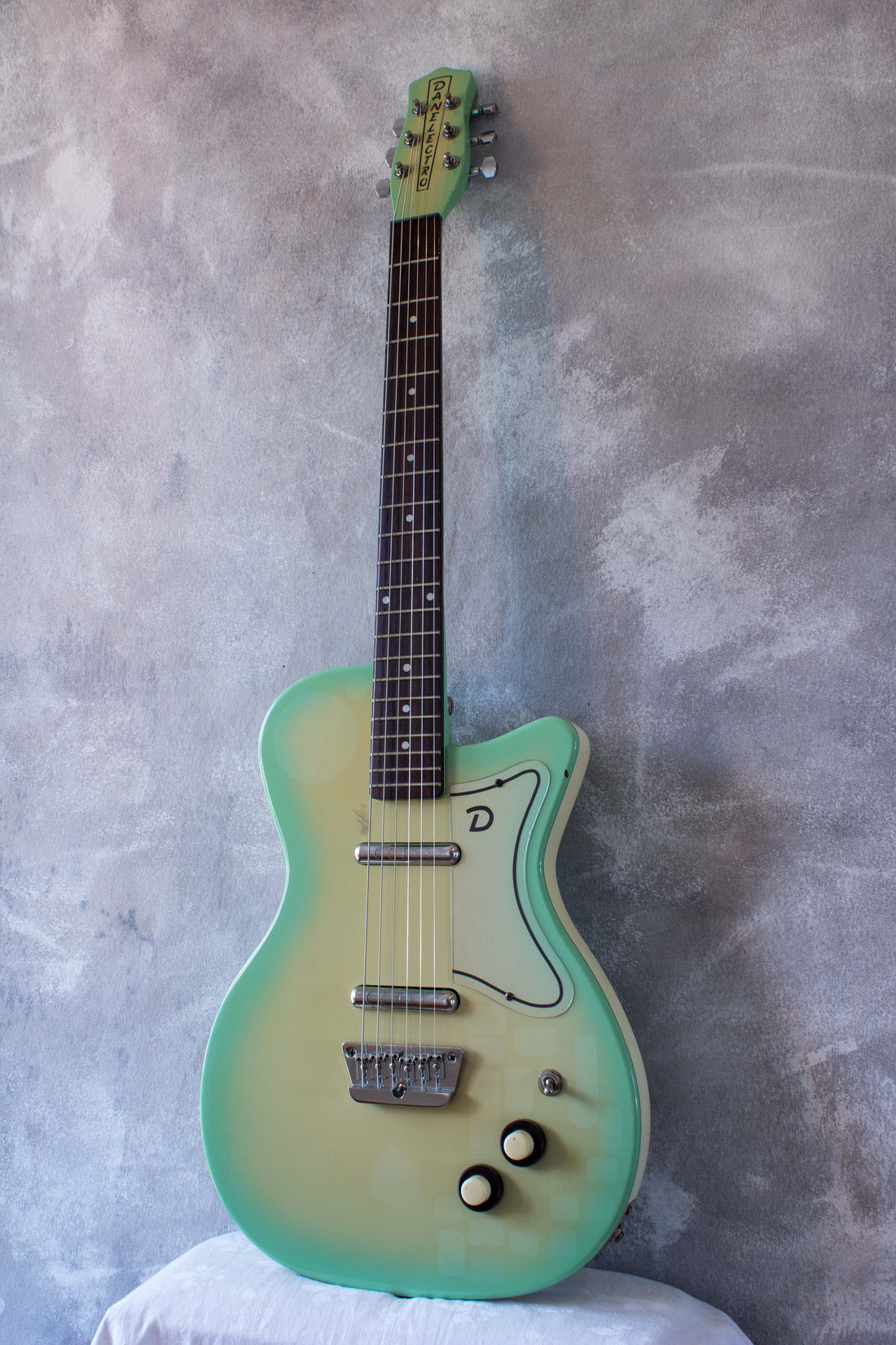 Danelectro 56 U2 Surf Green Burst 1998