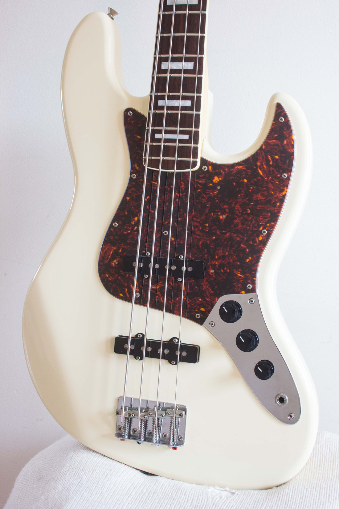 Fender Japan '75 Reissue Jazz Bass JB75-90US Vintage White