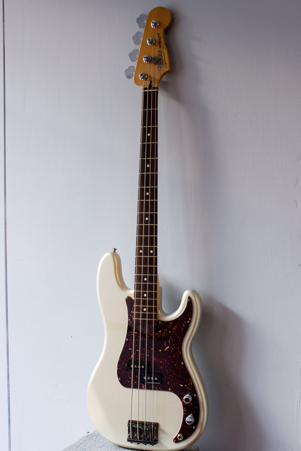 Fender Standard Precision Bass Blizzard Pearl 2006