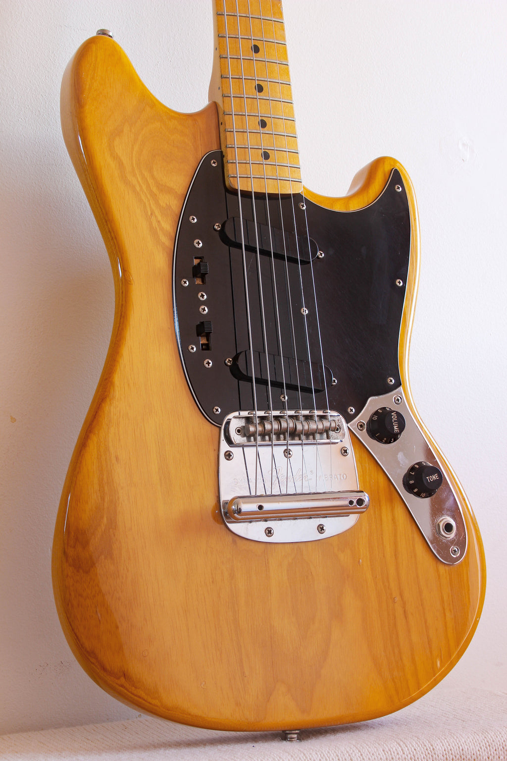 Used Fender Mustang '77 Reissue Natural Finish