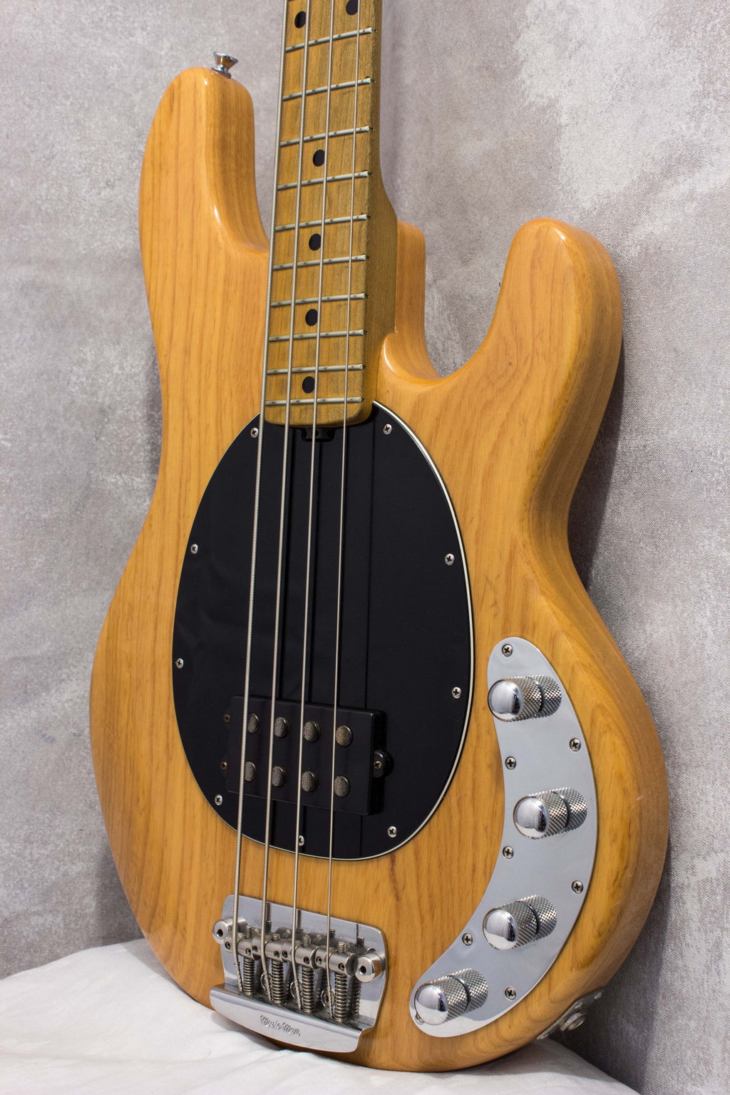 Ernie Ball Musicman Stingray 4H Natural 2011