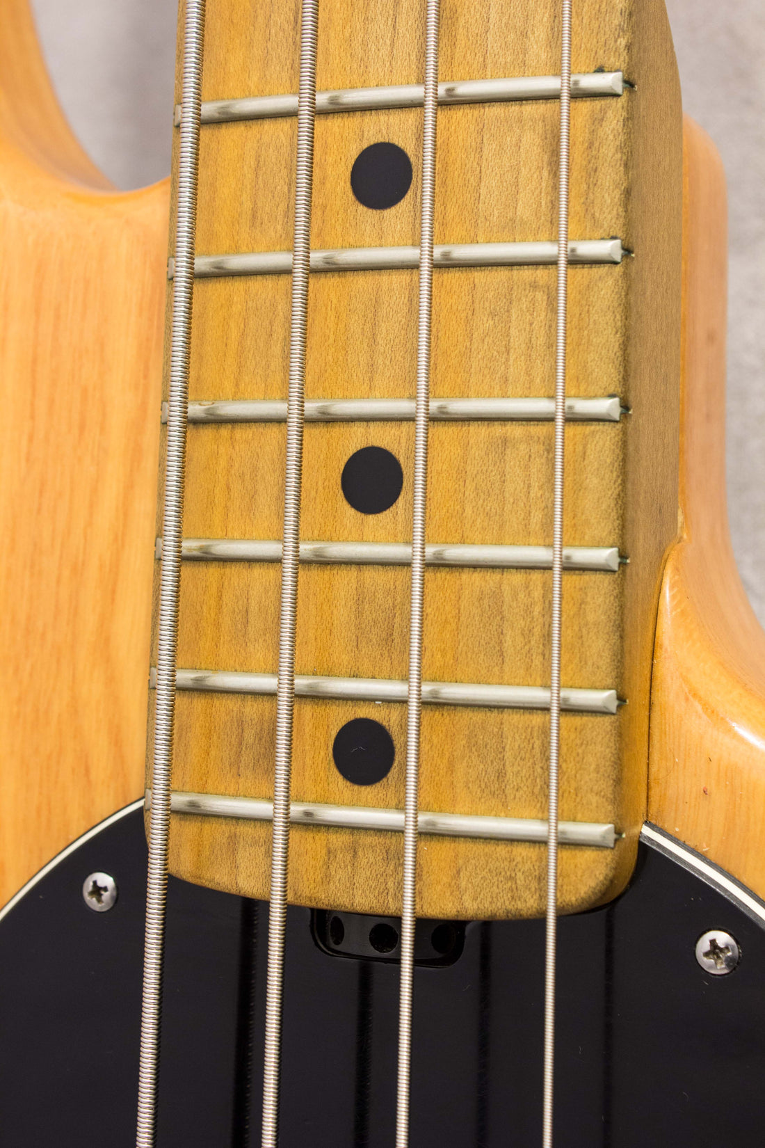 Ernie Ball Musicman Stingray 4H Natural 2011