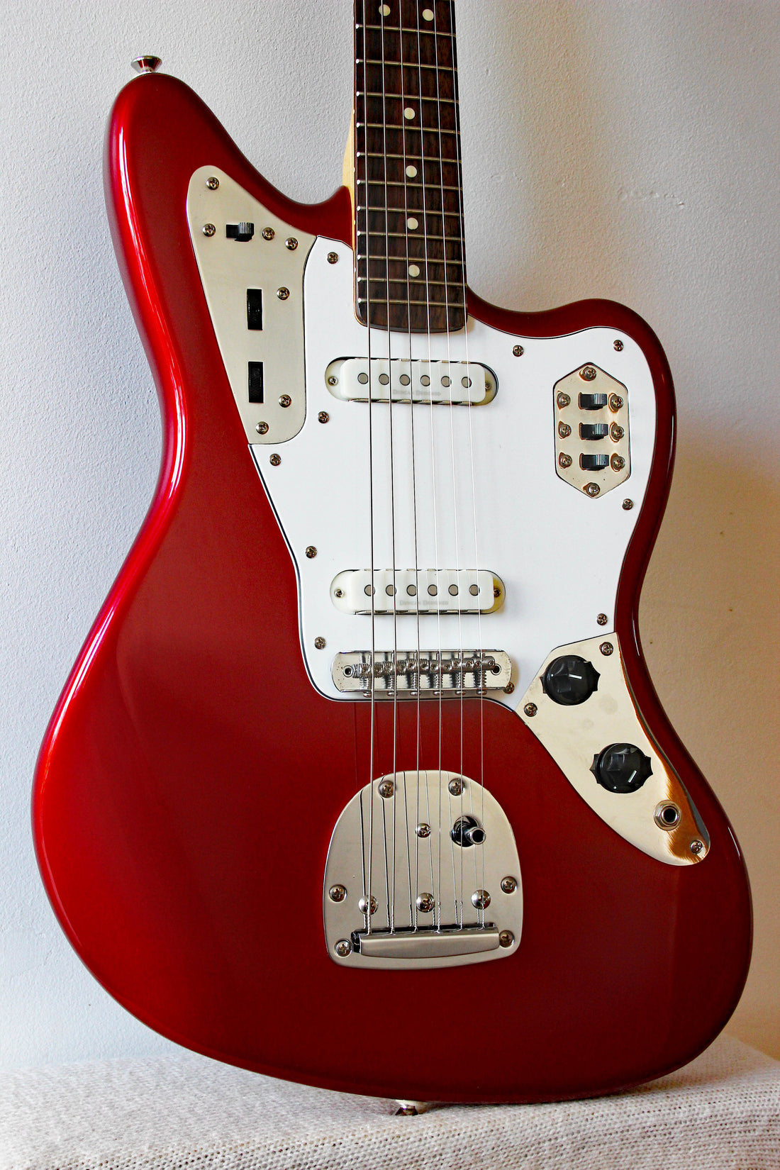 Used Squier Vintage Modified Jaguar Candy Apple Red