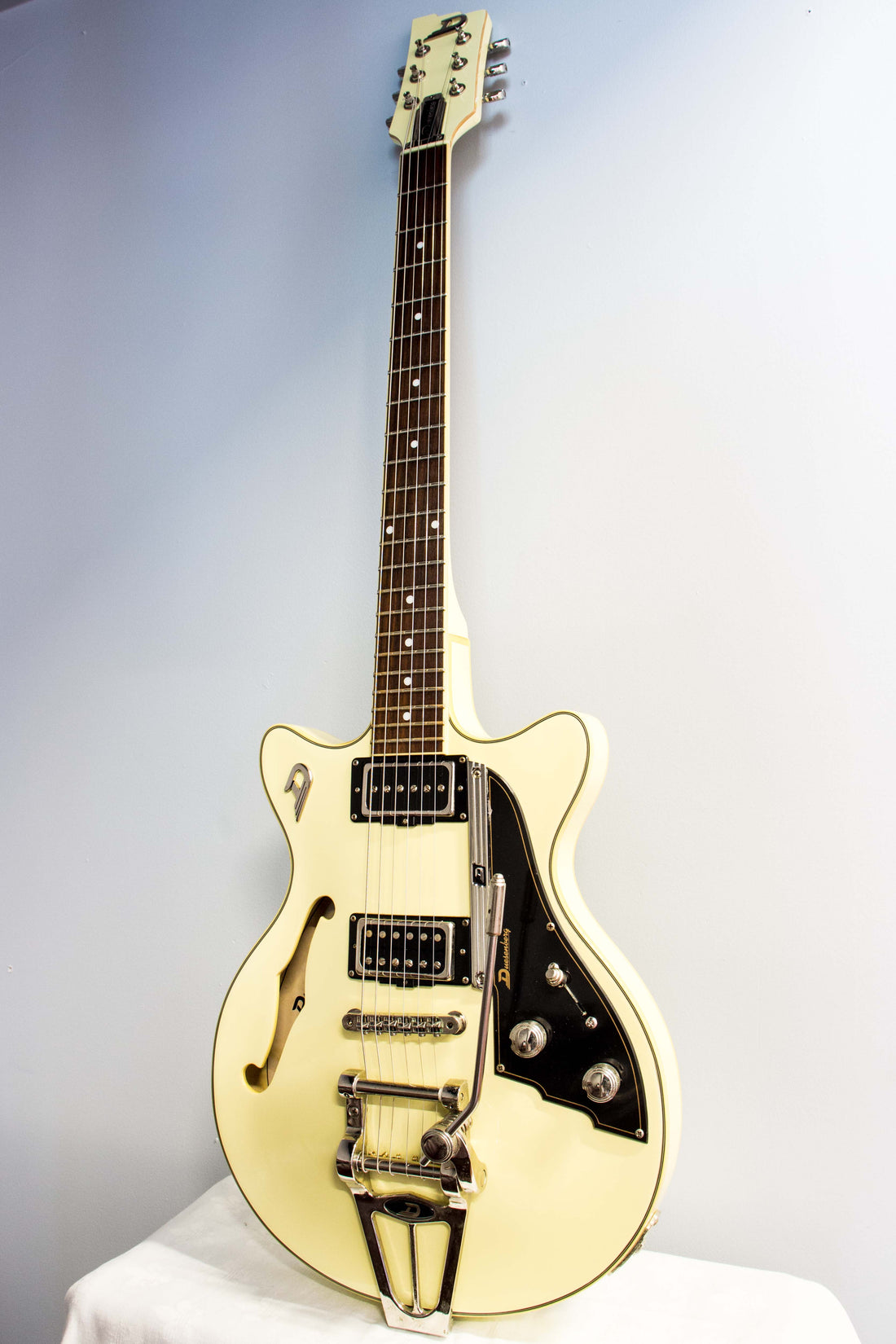 Duesenberg Starplayer TV Fullerton Vintage White 2011