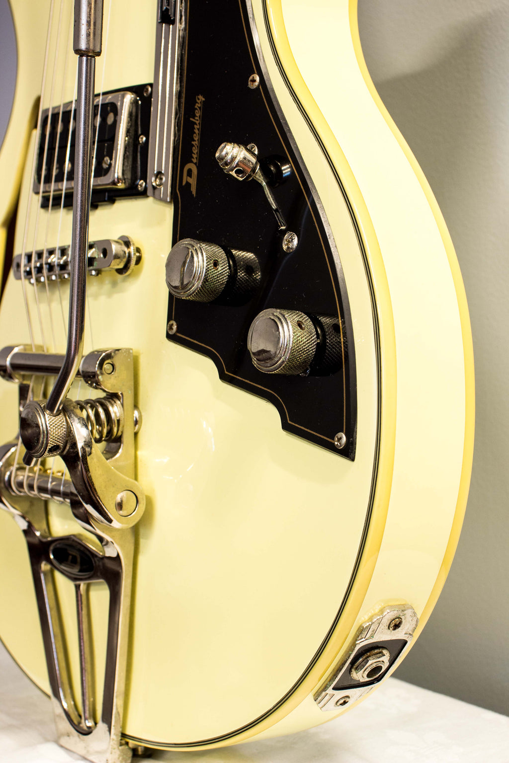 Duesenberg Starplayer TV Fullerton Vintage White 2011