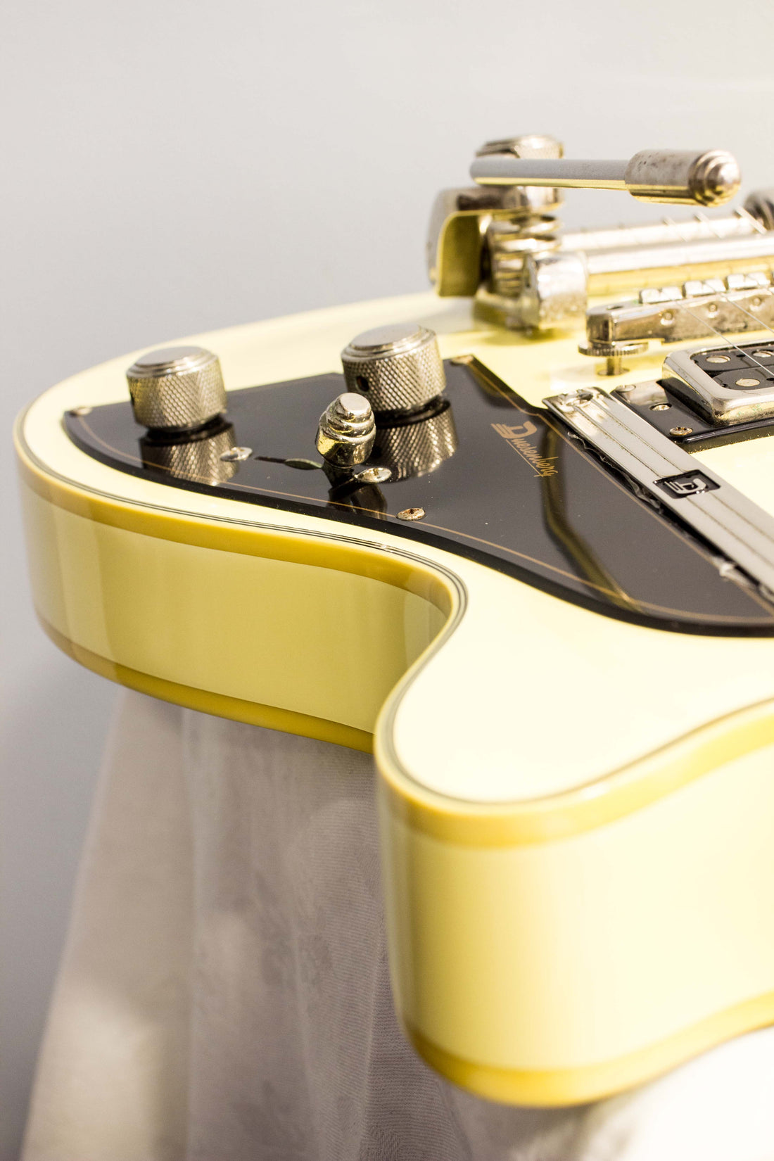 Duesenberg Starplayer TV Fullerton Vintage White 2011