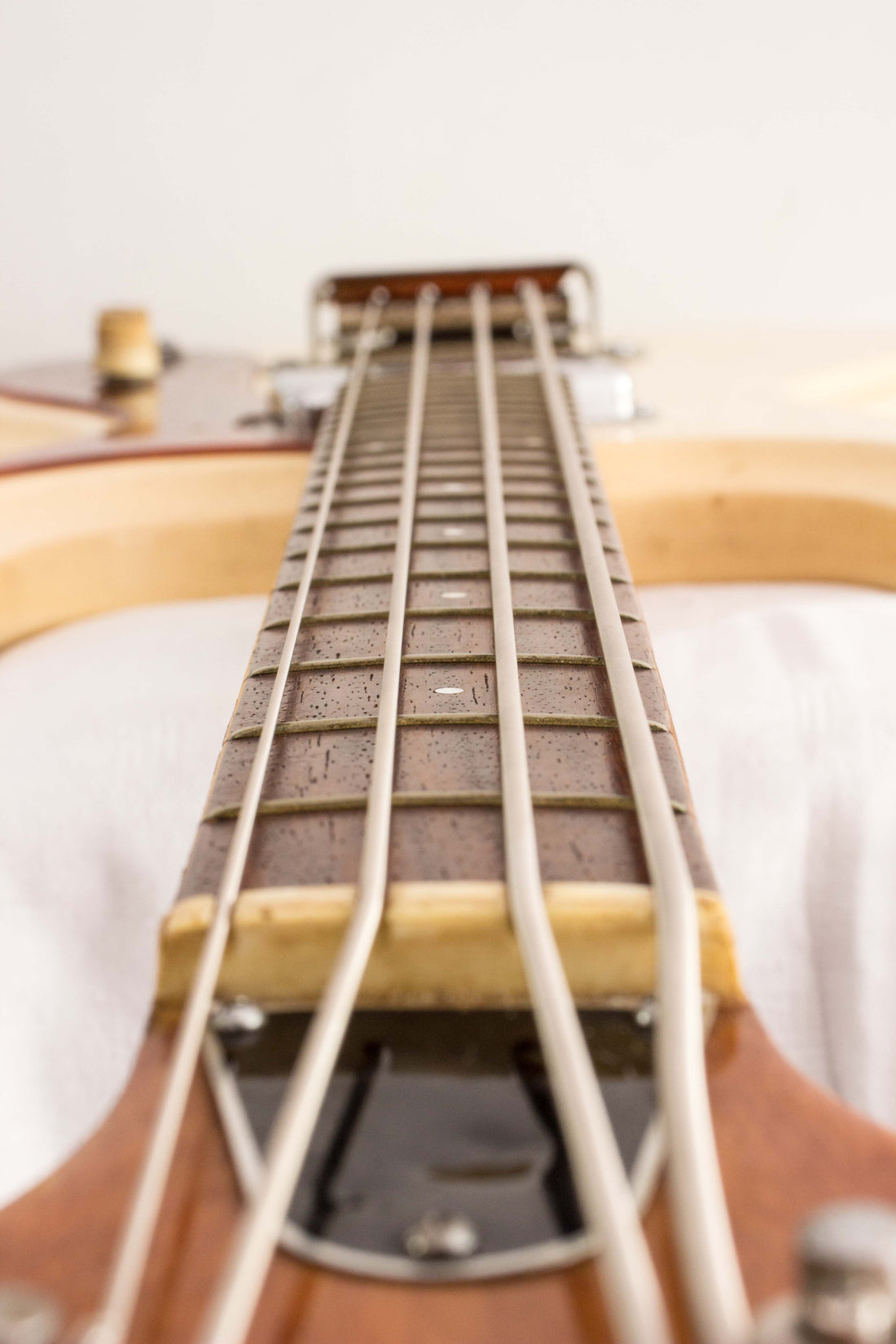 Guyatone EB-1 Short Scale Bass White 1967