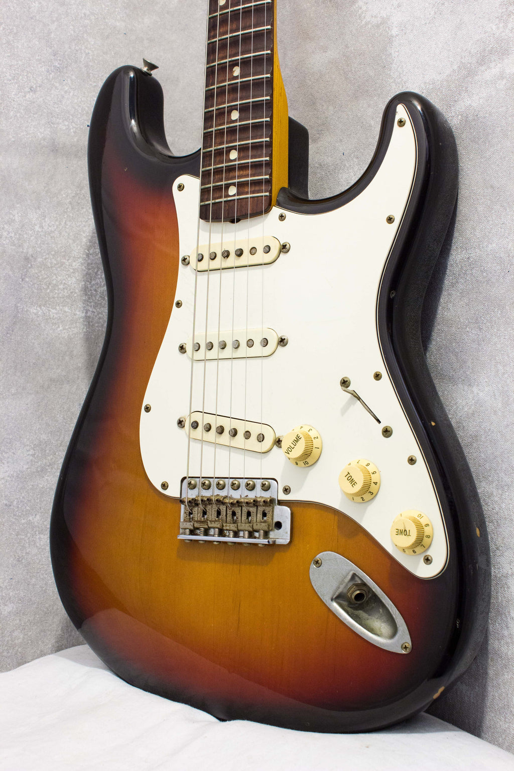 Fender Japan '62 Stratocaster ST62-70 w/ Scalloped Board Sunburst 1989