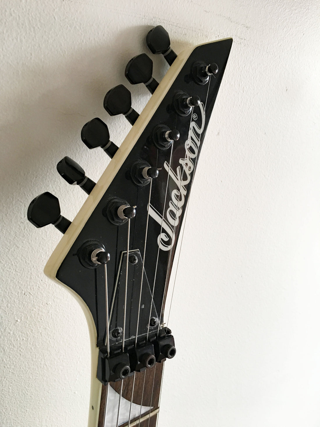 Used Jackson RRXMG Randy Rhoads V Snow White