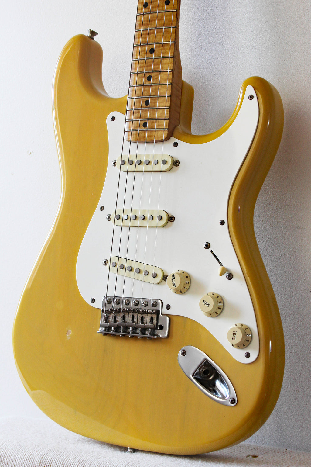 Used Fender Stratocaster 40th Anniversary Butterscotch