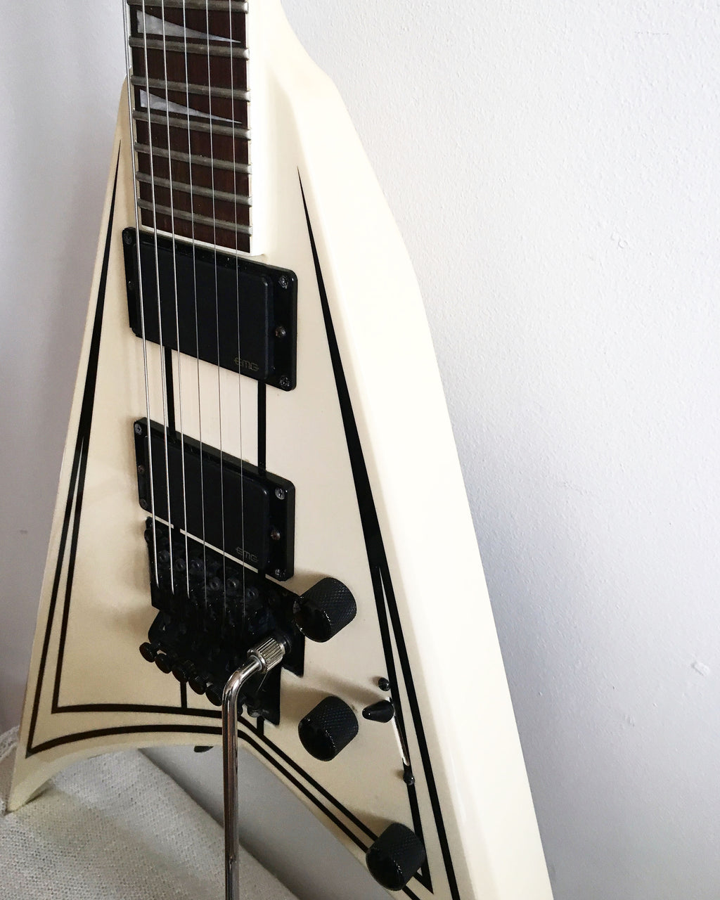 Used Jackson RRXMG Randy Rhoads V Snow White