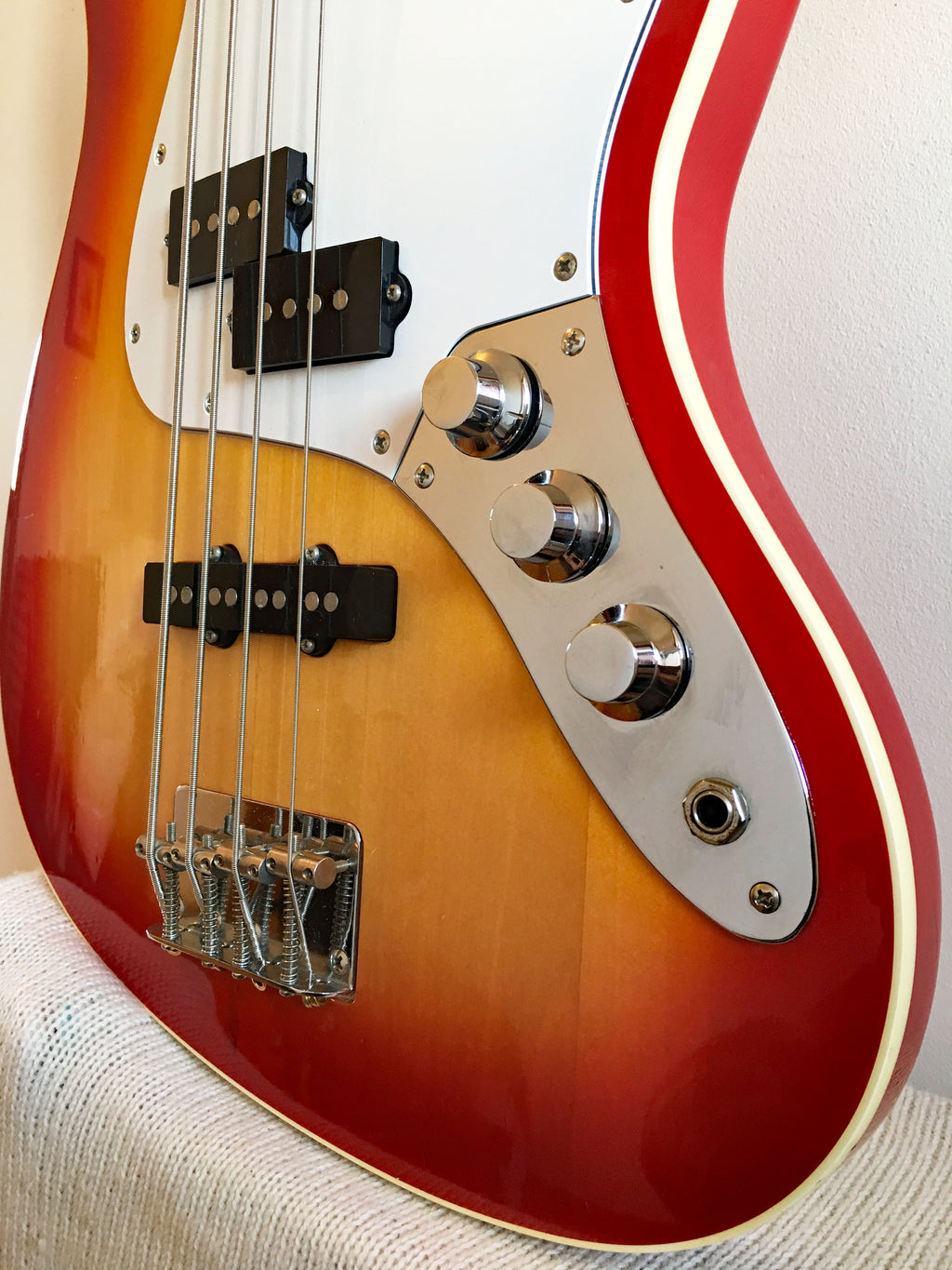 Used Fender Aerodyne Jazz Bass Fireglo
