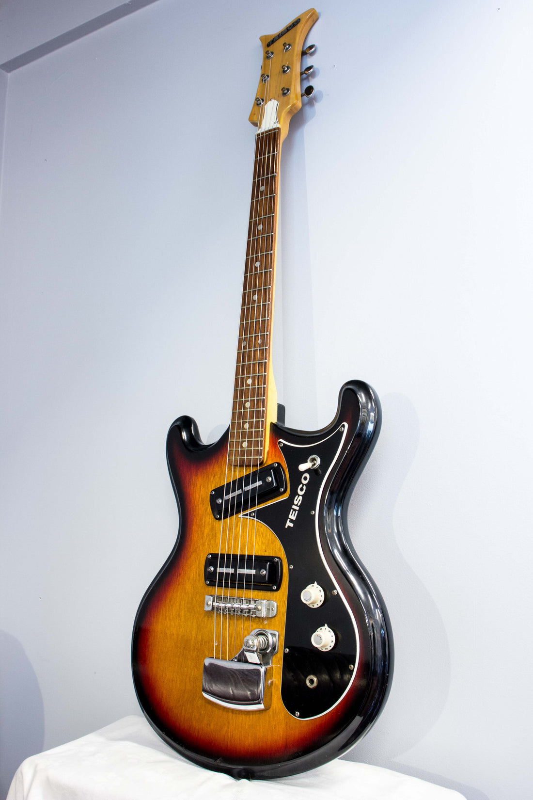 Teisco V-2 Ventures Style Sunburst 1968