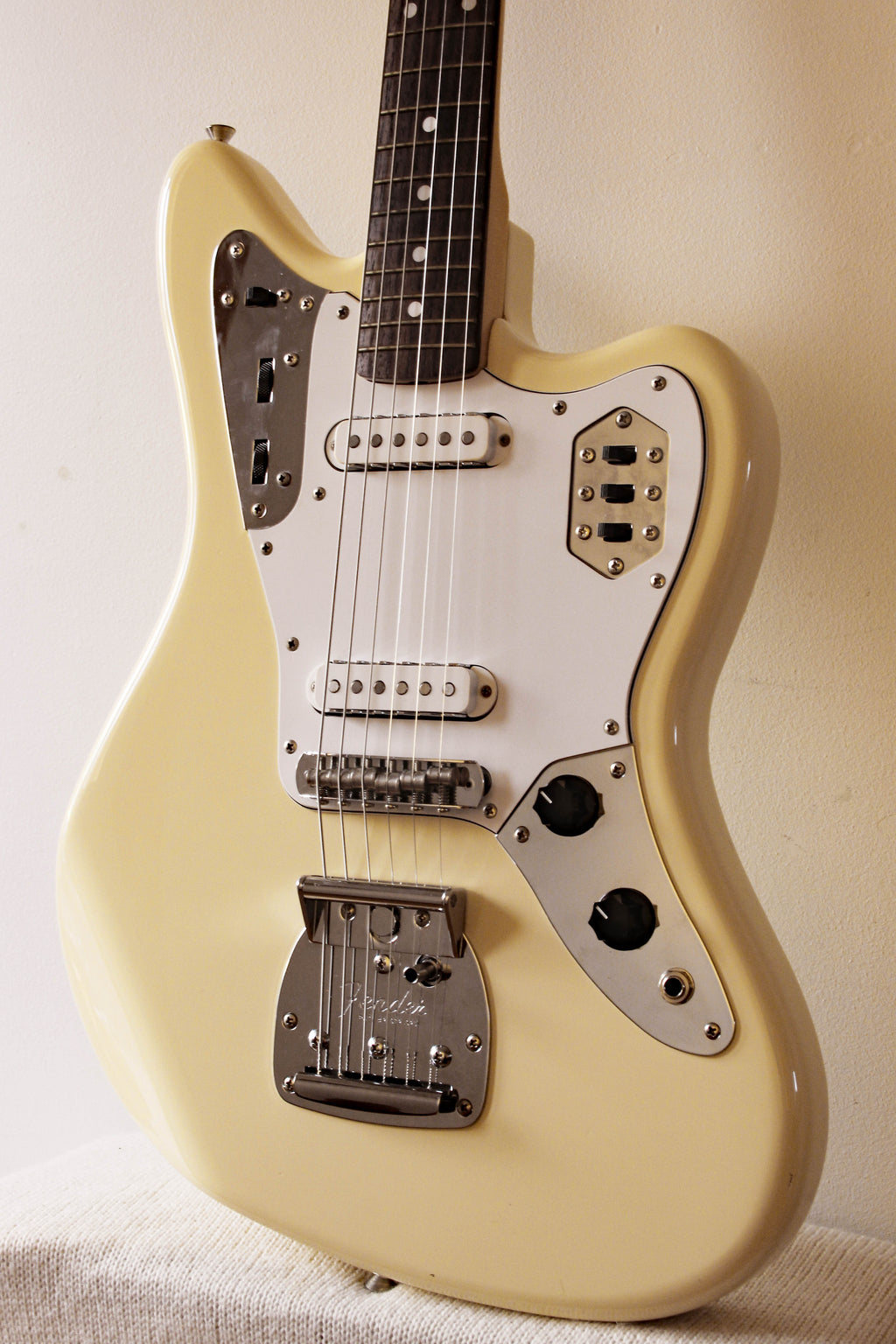 Used Fender Jaguar '66 Reissue Vintage White