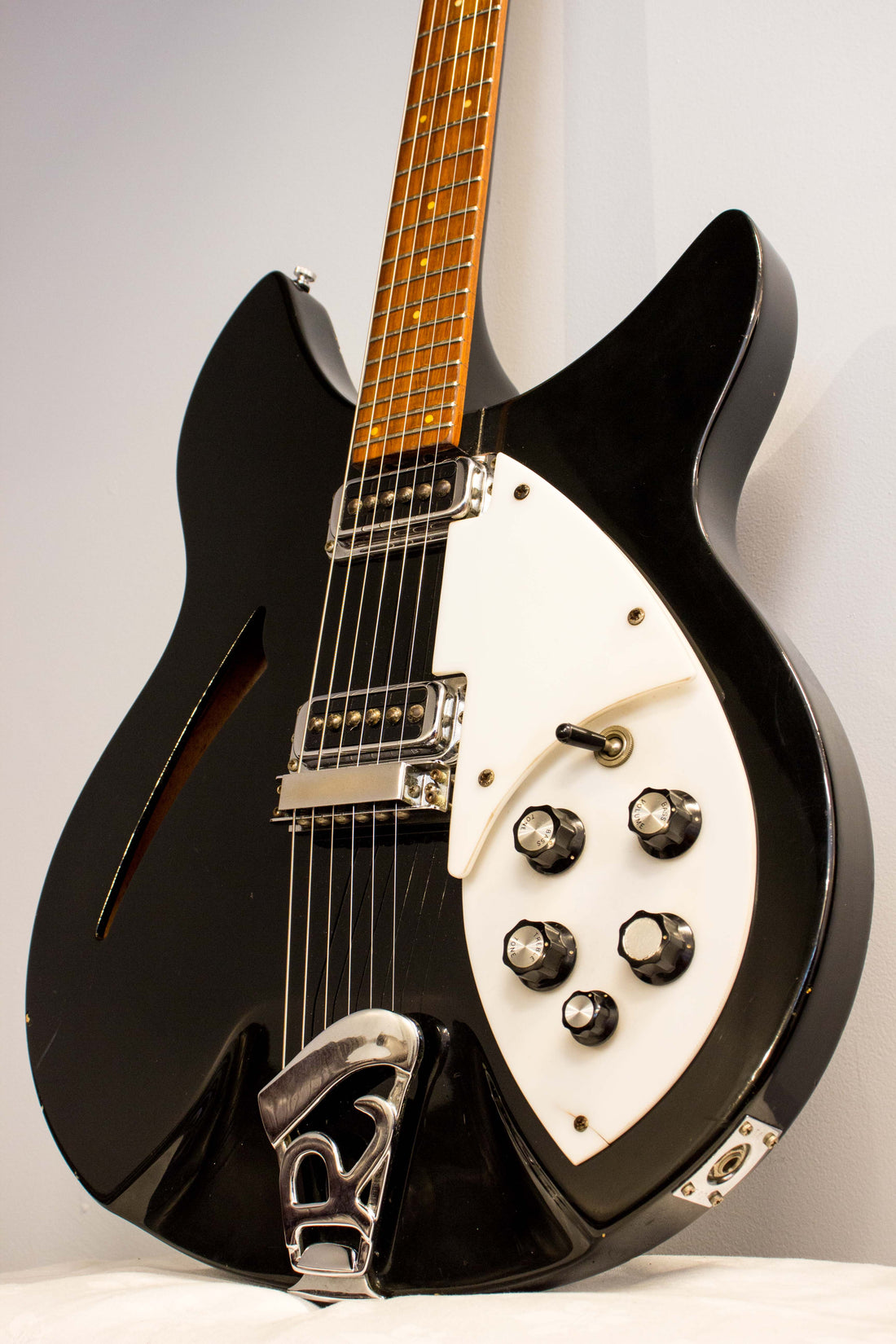 Rickenbacker 330 Jetglo 1991