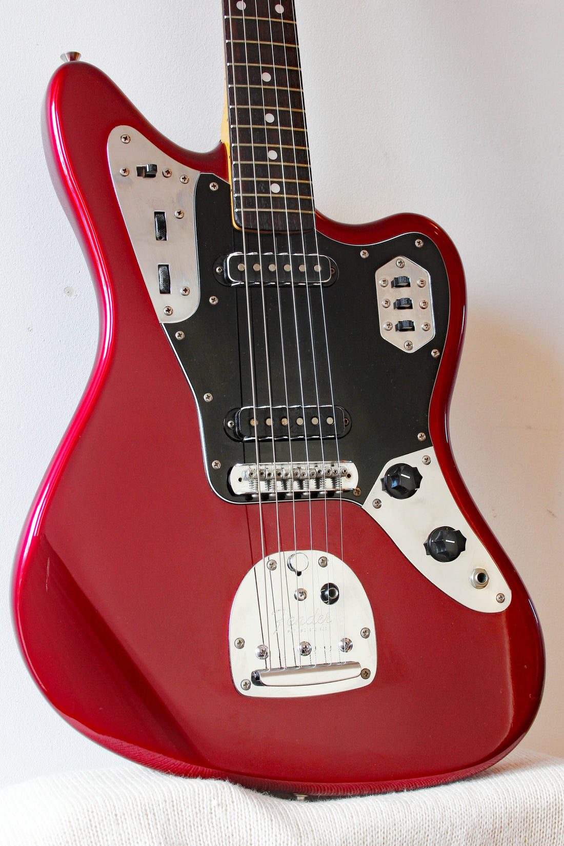 Used Fender Jaguar '66 Reissue Old Candy Apple With Black Guard