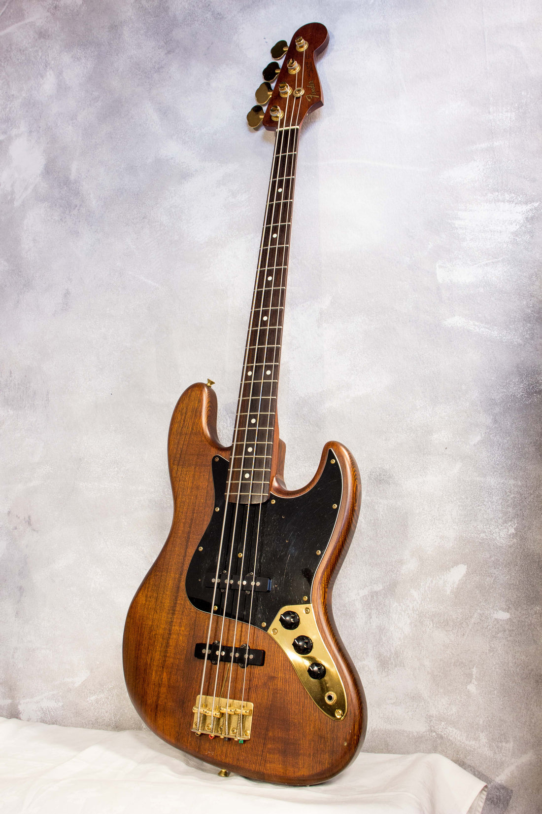 Fender Japan ‘62 Jazz Bass JB62-115WAL Walnut Finish 1991