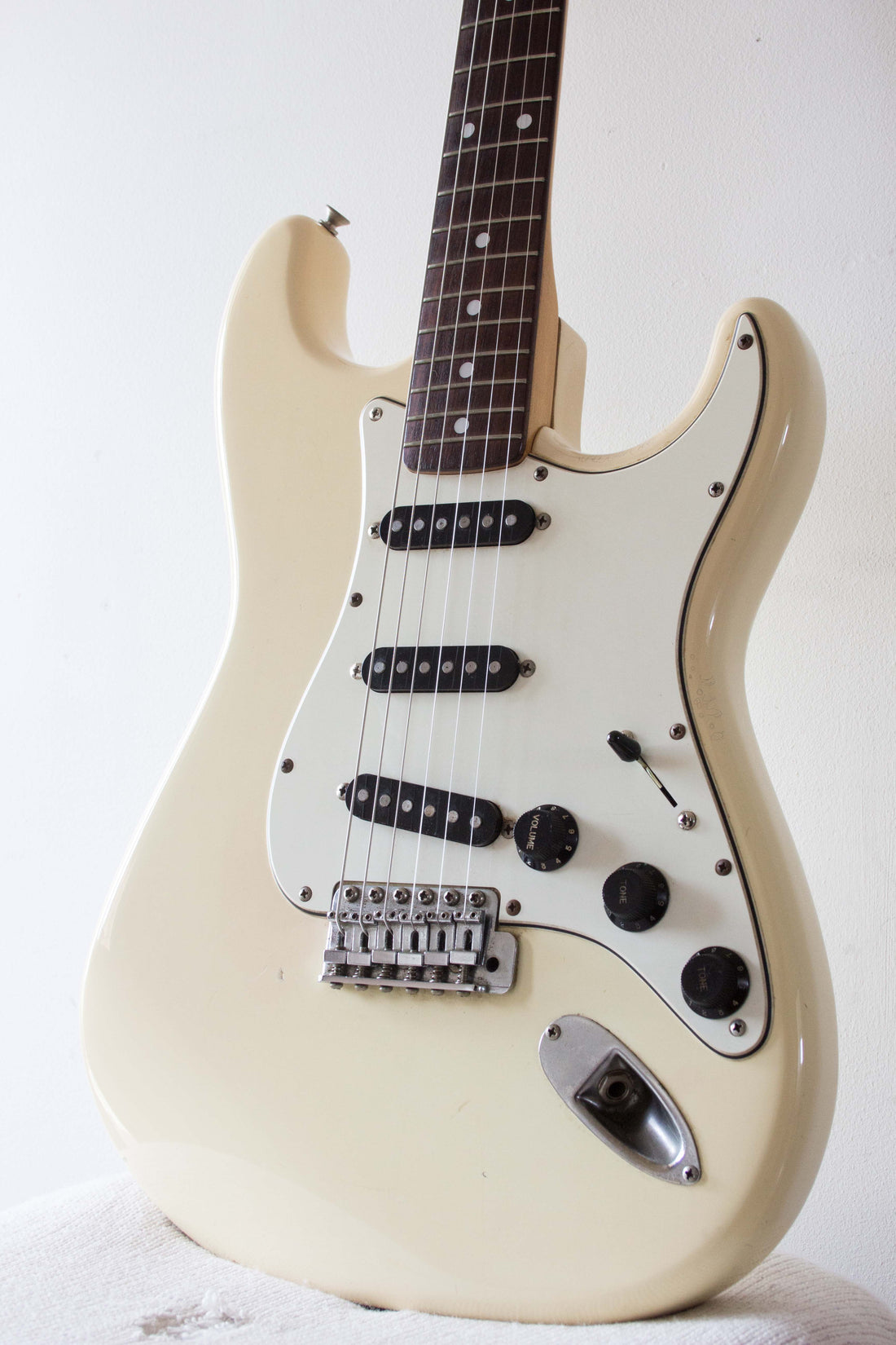 Squier Stratocaster CST-45 Olympic White JV Serial 1983