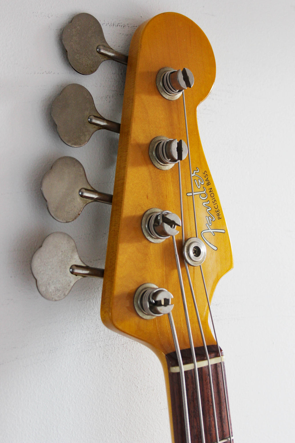 Used Fender Precision Bass '62 Vintage White