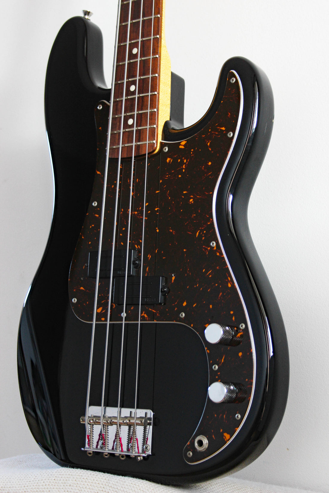 Used Fender Precision Bass '62 Vintage Black/Tort modded