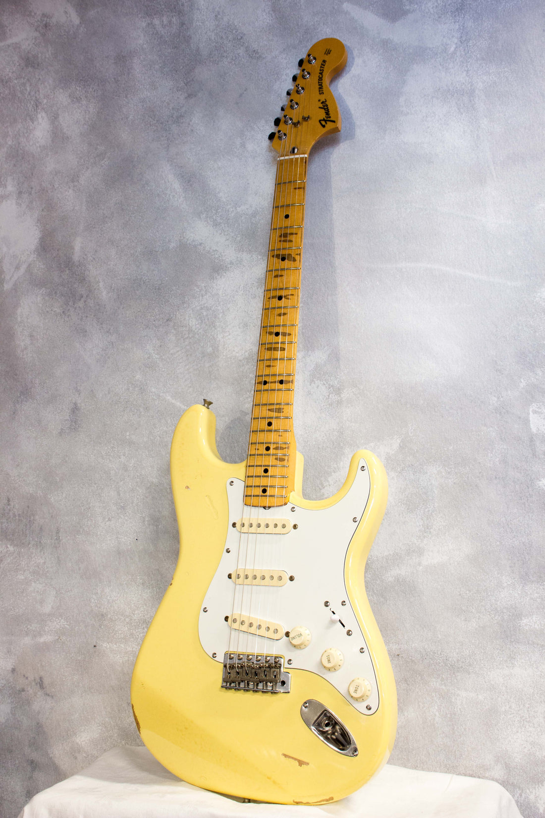 Fender Japan '72 Stratocaster ST72-65 Yellow White 1993