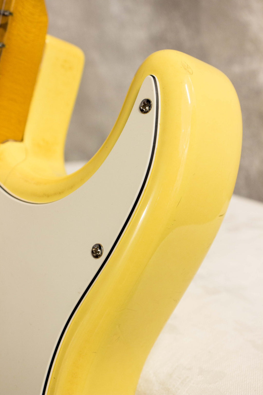 Fender Japan '72 Stratocaster ST72-65 Yellow White 1993