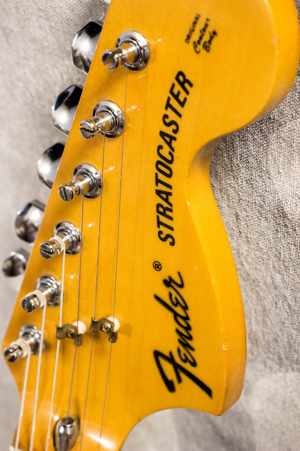 Fender Japan '72 Stratocaster ST72-65 Yellow White 1993