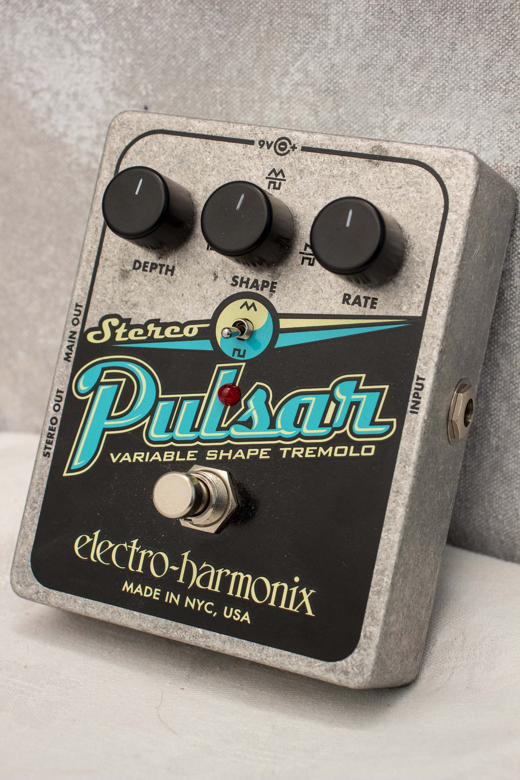 Electro-Harmonix Pulsar Stereo Tremolo Pedal