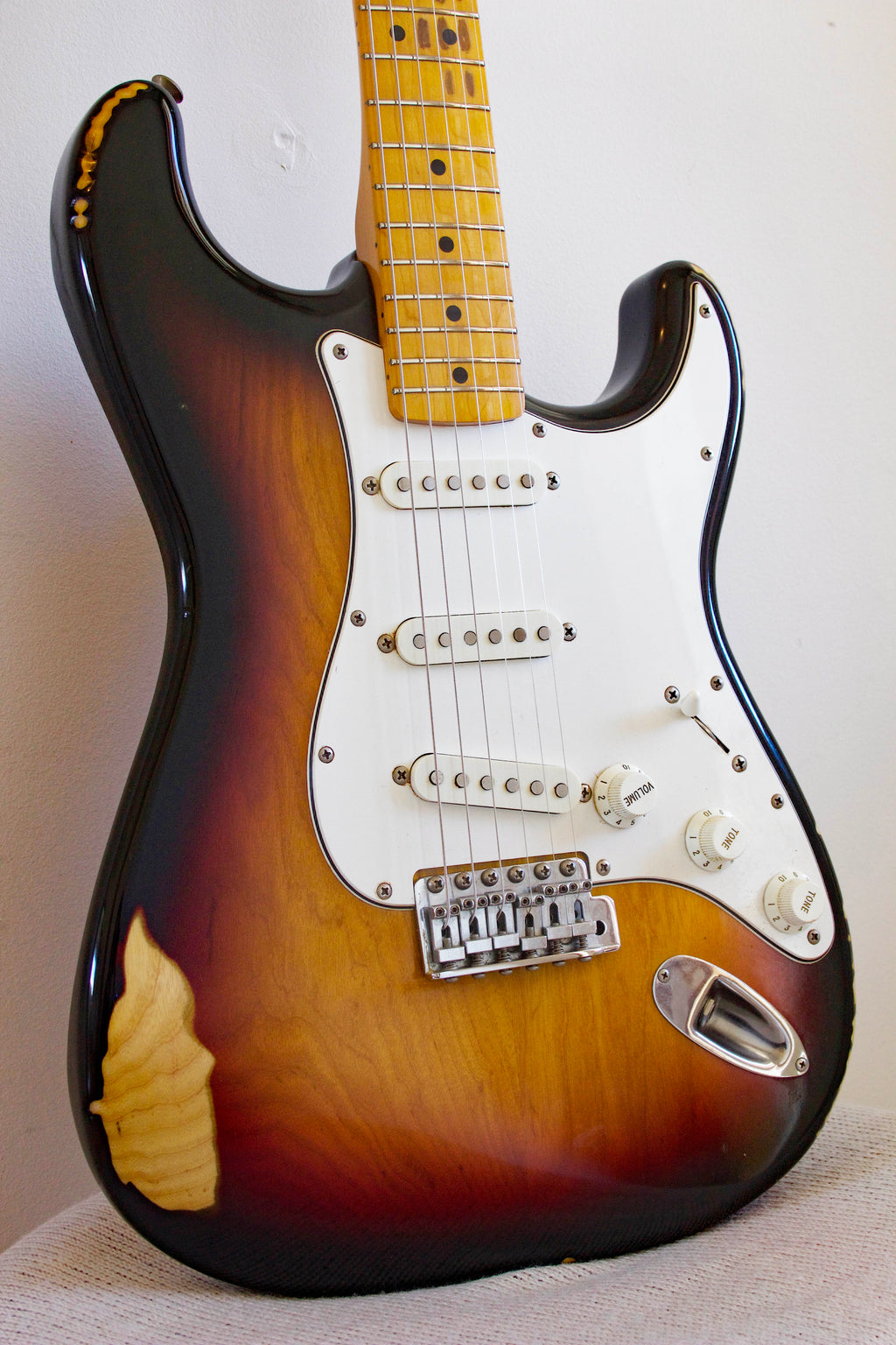 Fender Stratocaster '72 Reissue Relic 3-Tone Sunburst 1993/4