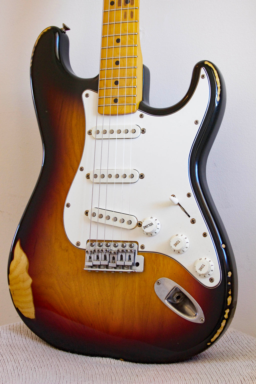 Fender Stratocaster '72 Reissue Relic 3-Tone Sunburst 1993/4