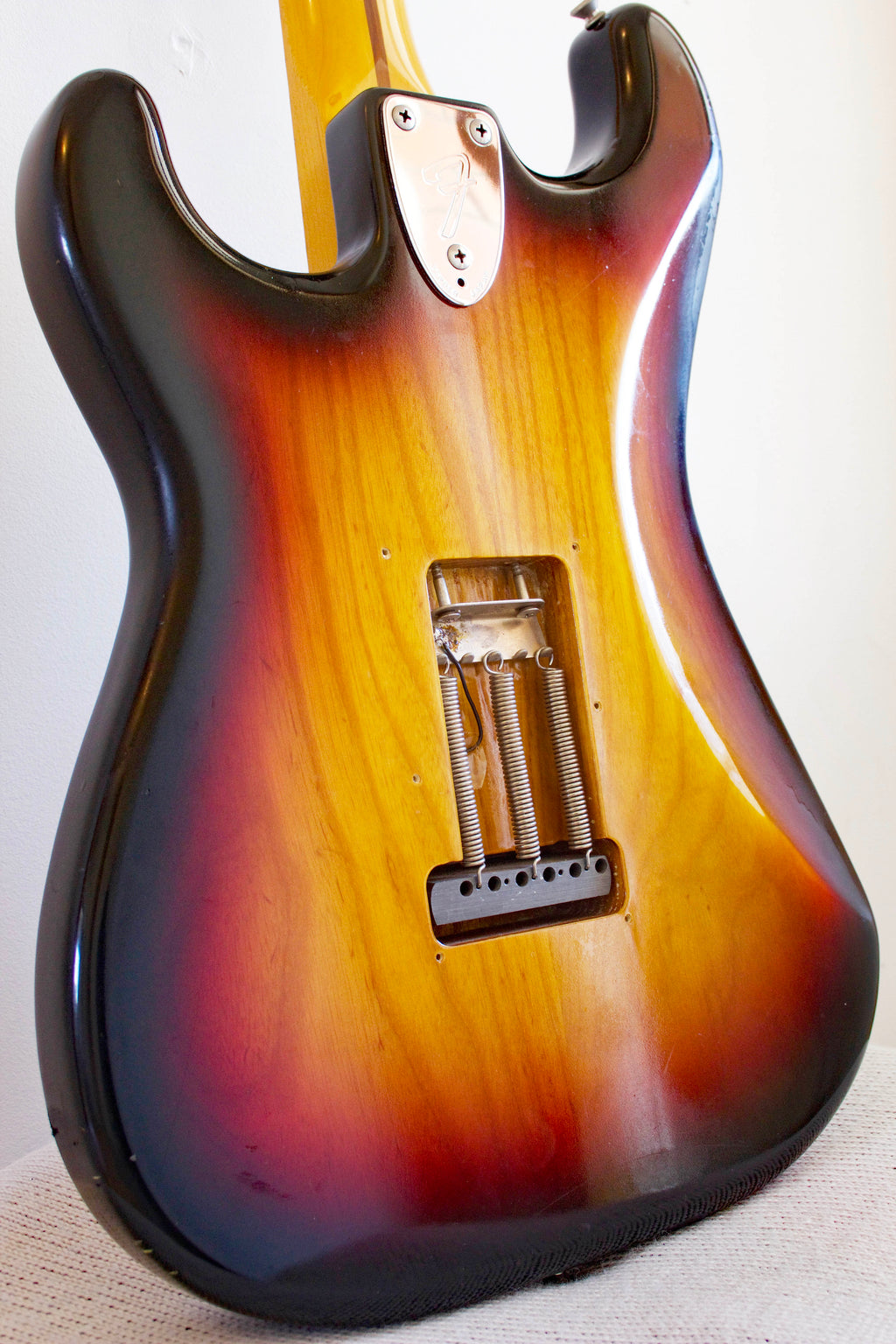 Fender Stratocaster '72 Reissue Relic 3-Tone Sunburst 1993/4