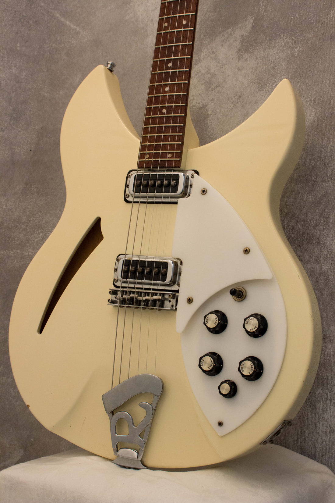 Rickenbacker 330 White 2002