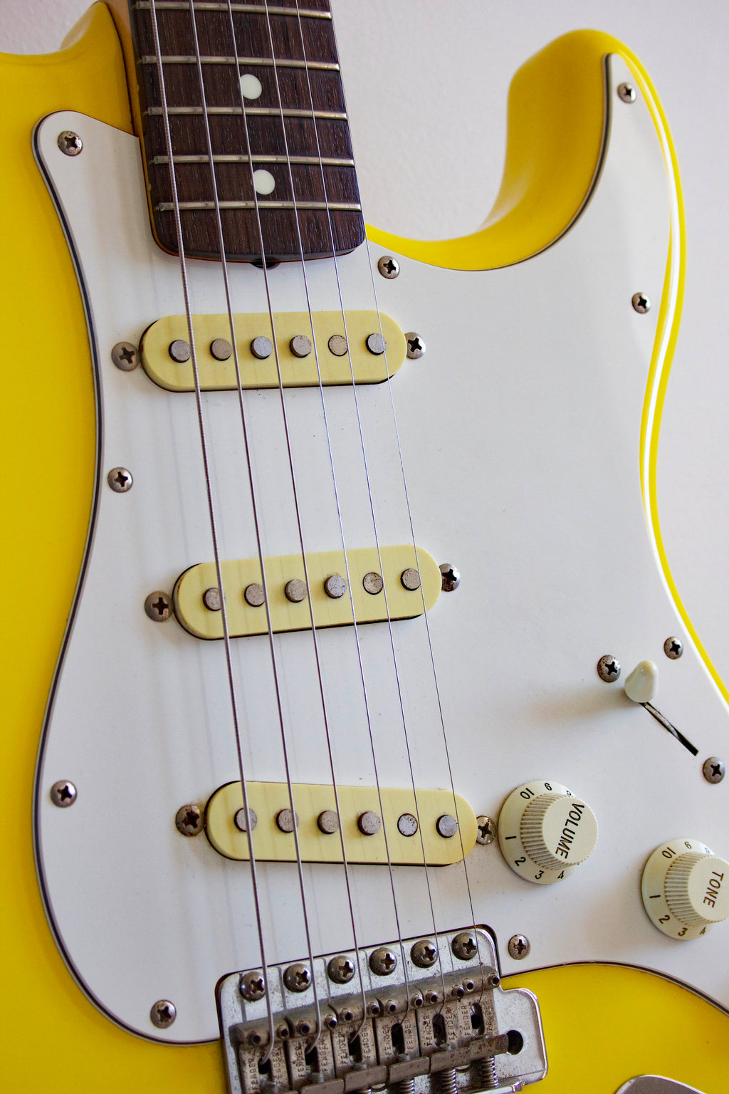 Fender '62 Reissue Stratocaster Rebel Yellow 1986