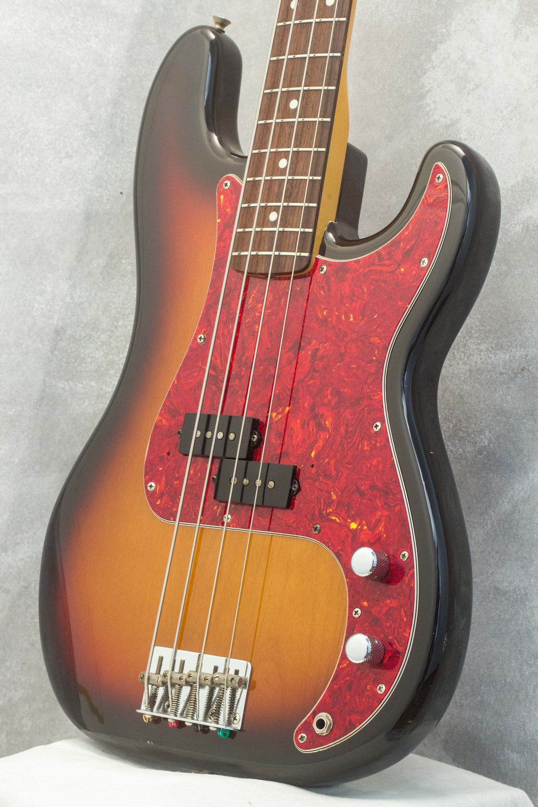 Fender Japan '62 Precision Bass PB62-700 Sunburst 1990