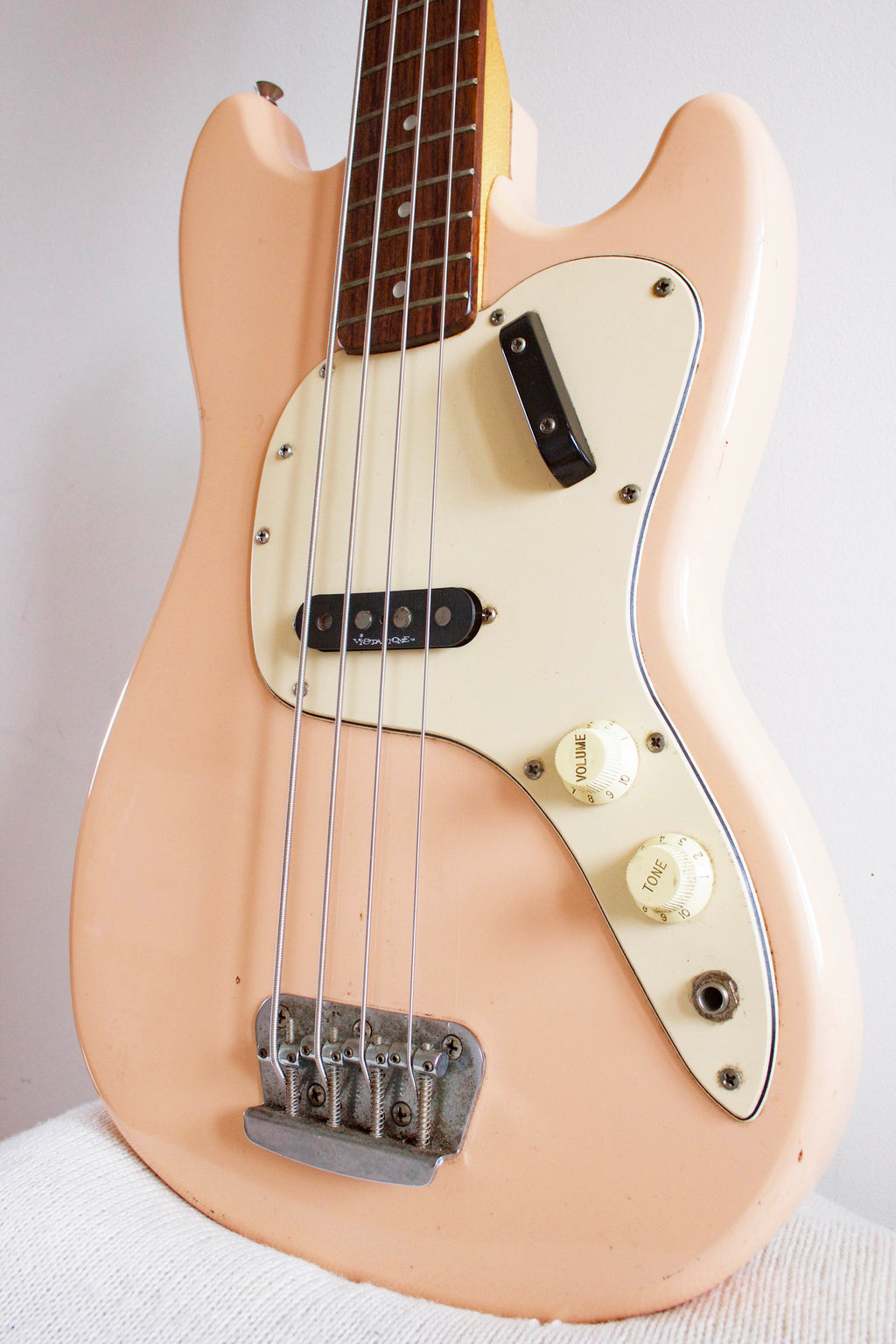 Squier Vista Series Musicmaster Bass Shell Pink