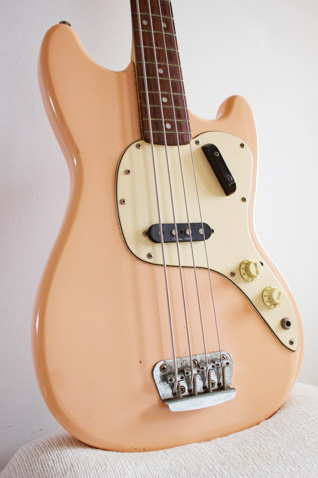 Squier Vista Series Musicmaster Bass Shell Pink