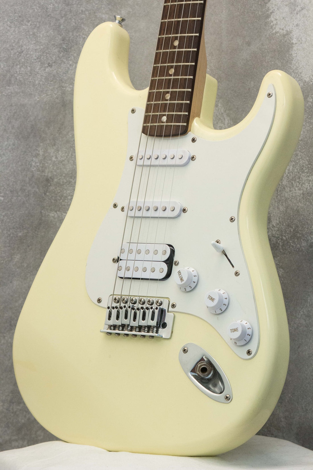 Squier Bullet Strat HSS Arctic White 2015