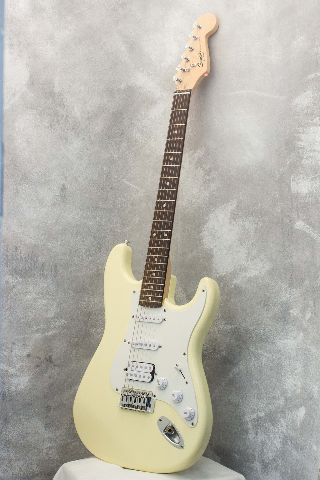 Squier Bullet Strat HSS Arctic White 2015