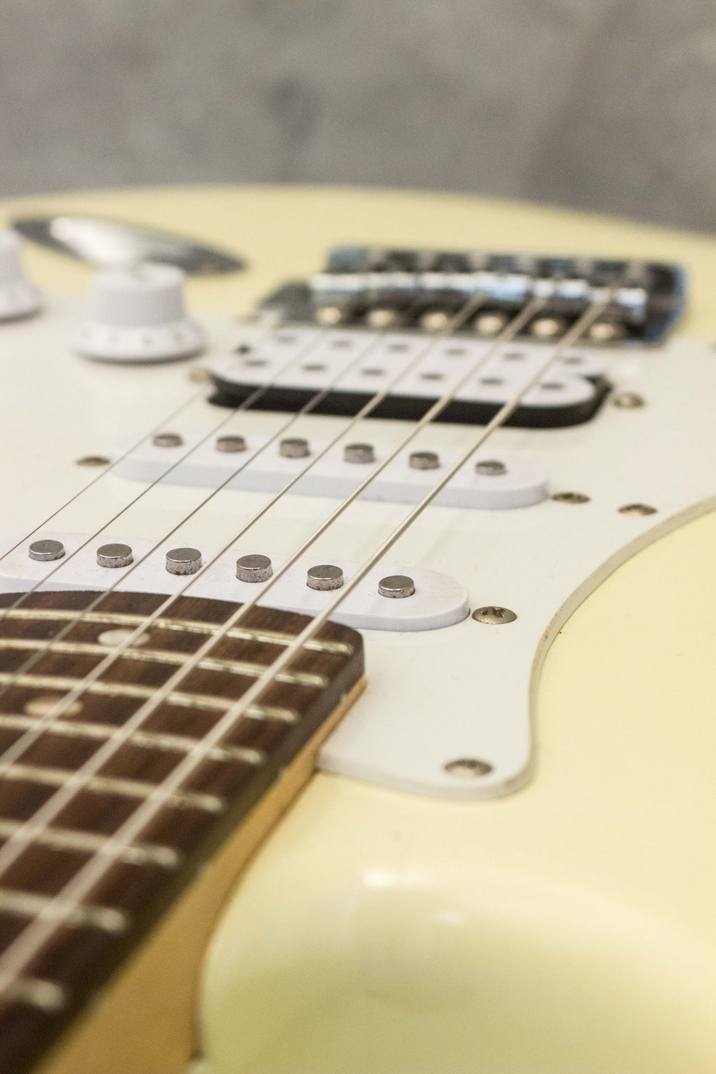 Squier Bullet Strat HSS Arctic White 2015