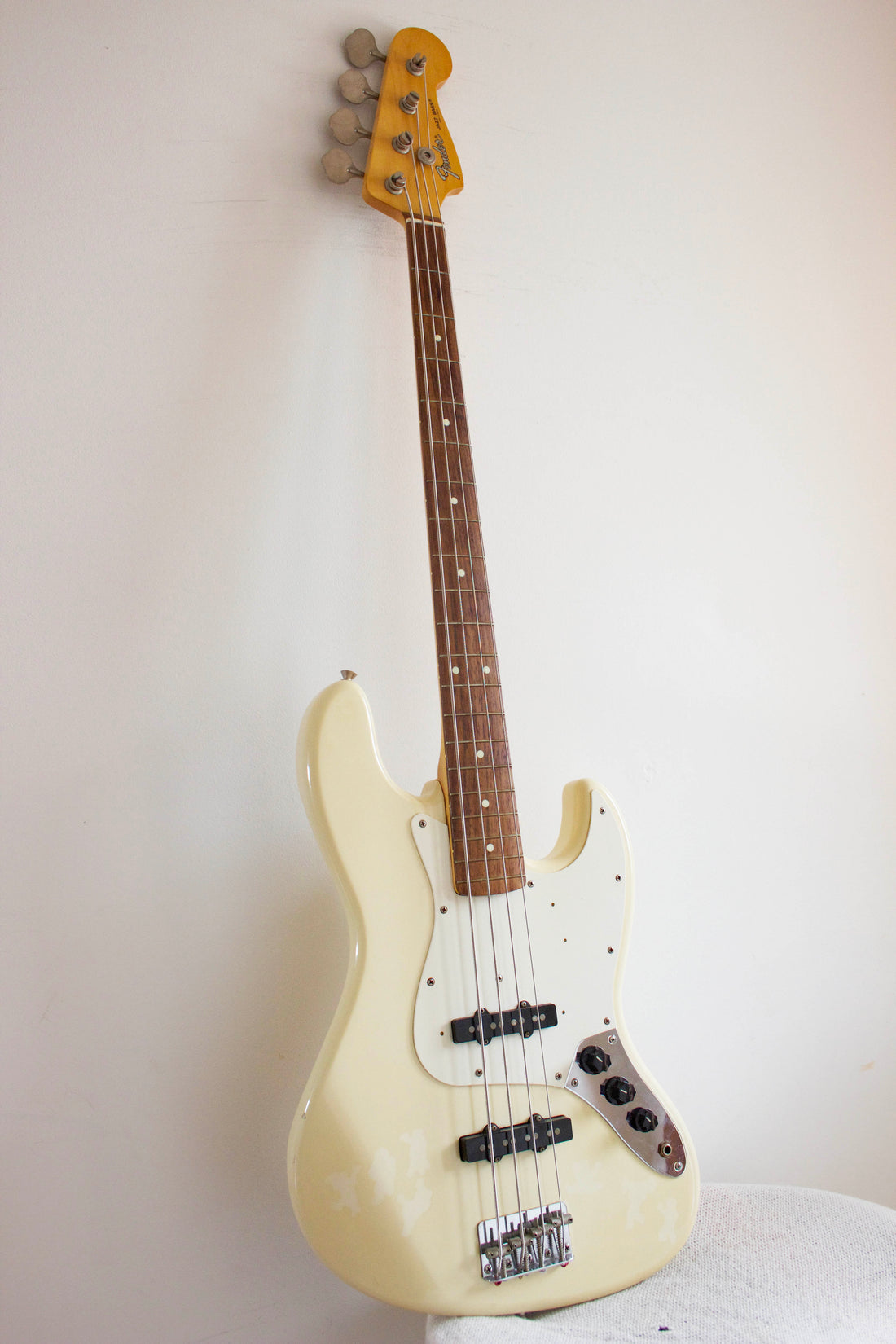 Fender Japan Standard Jazz Bass Vintage White 1999-02