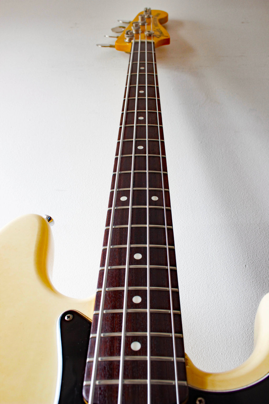 Fender '70 Reissue Precision Bass Vintage White 1999-02