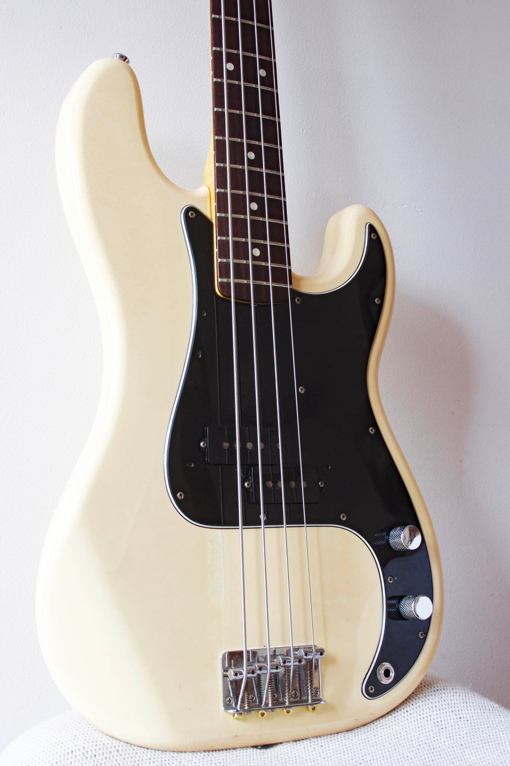 Fender '70 Reissue Precision Bass Vintage White 1999-02