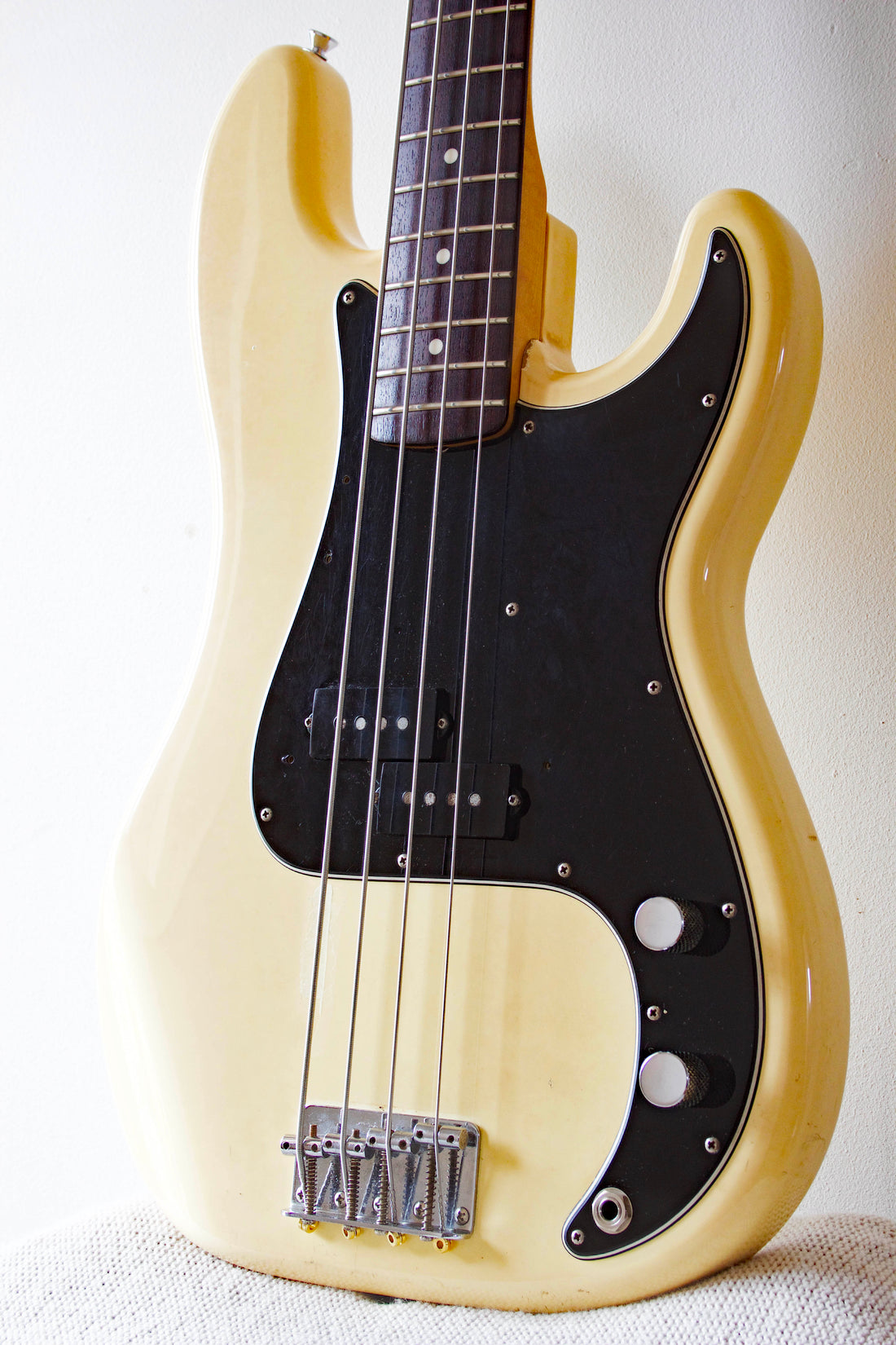 Fender '70 Reissue Precision Bass Vintage White 1999-02