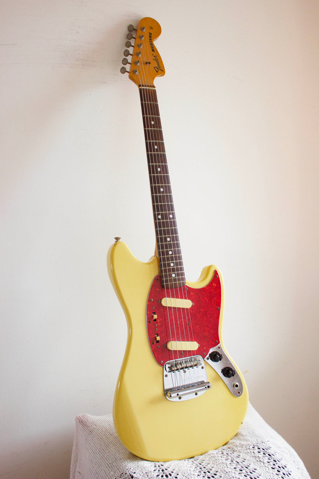 Fender '69 Reissue Mustang Vintage White Relic 1993/94