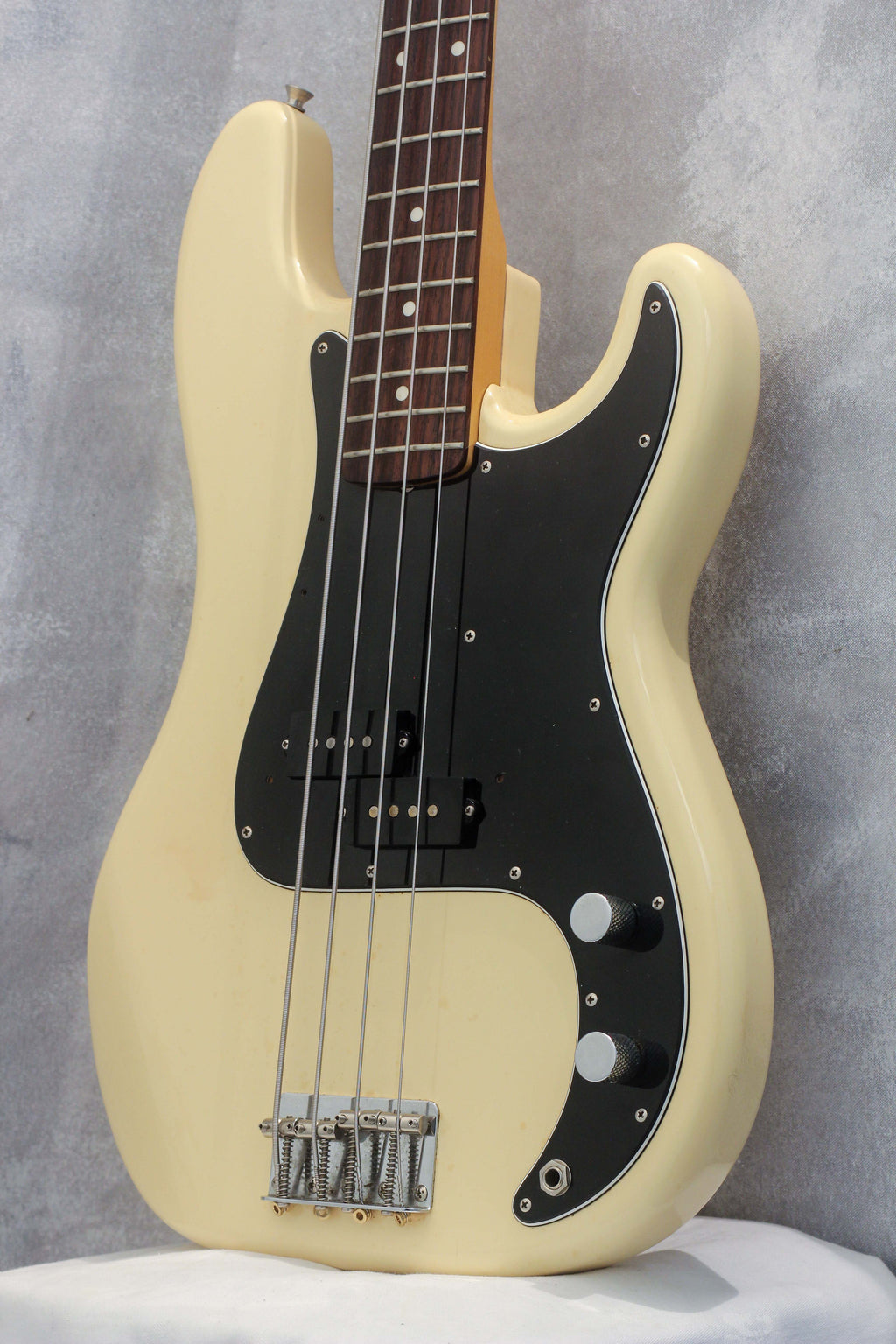 Fender Japan '70 Precision Bass PB70-70US Olympic White 1998