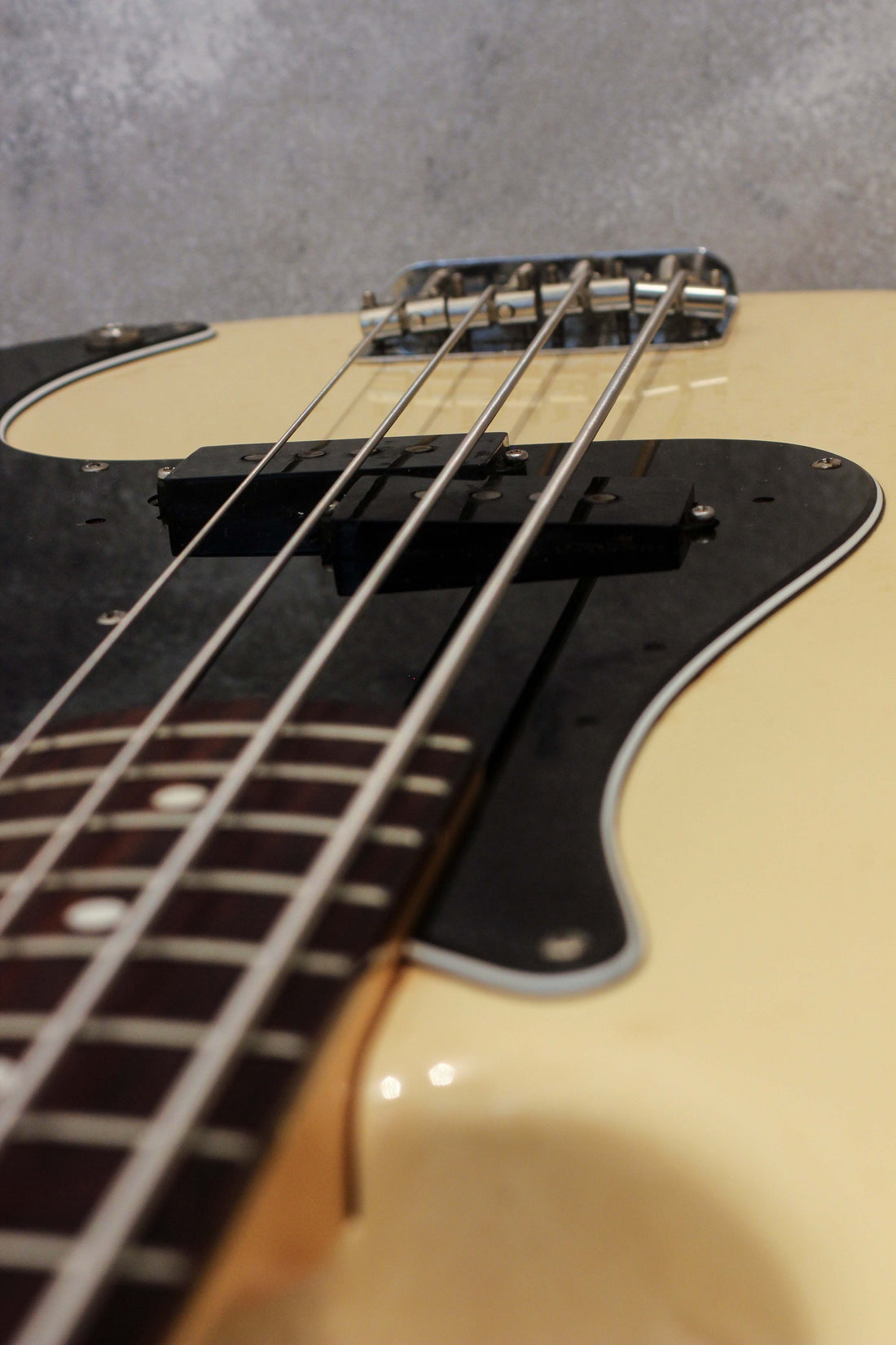 Fender Japan '70 Precision Bass PB70-70US Olympic White 1998