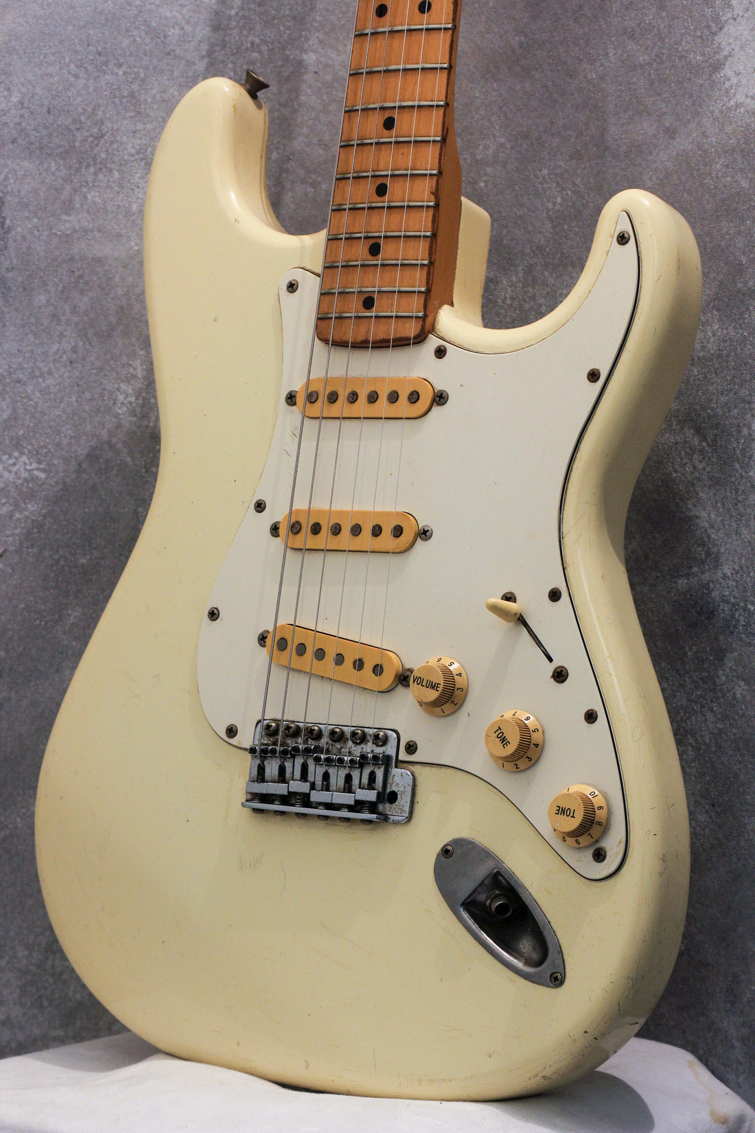 Fender Japan '72 Stratocaster ST72-650 Olympic White 1989