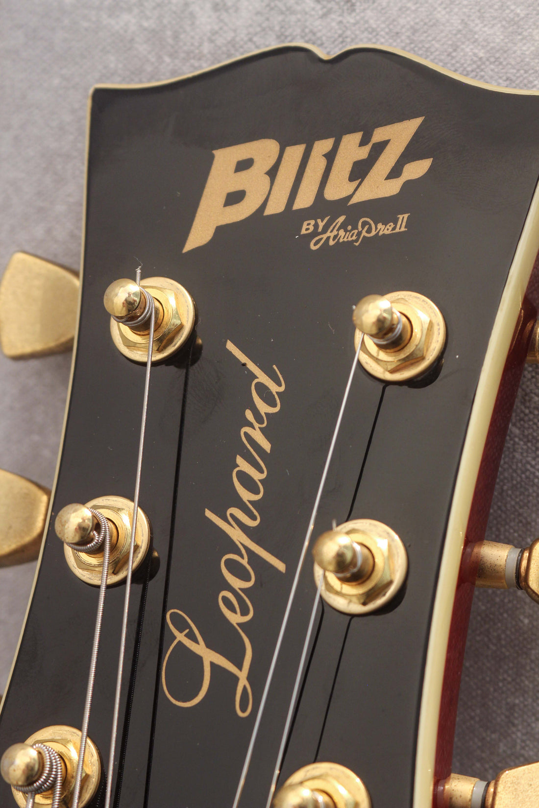 Blitz by Aria Pro II 'Leopard' BLP-450 Honeyburst 2016