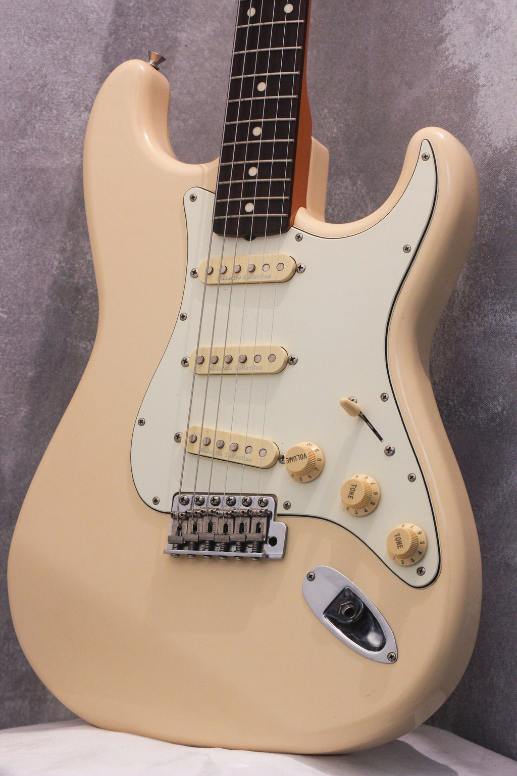 Fender Japan '62 Stratocaster ST62-66DMC Vintage White 2006