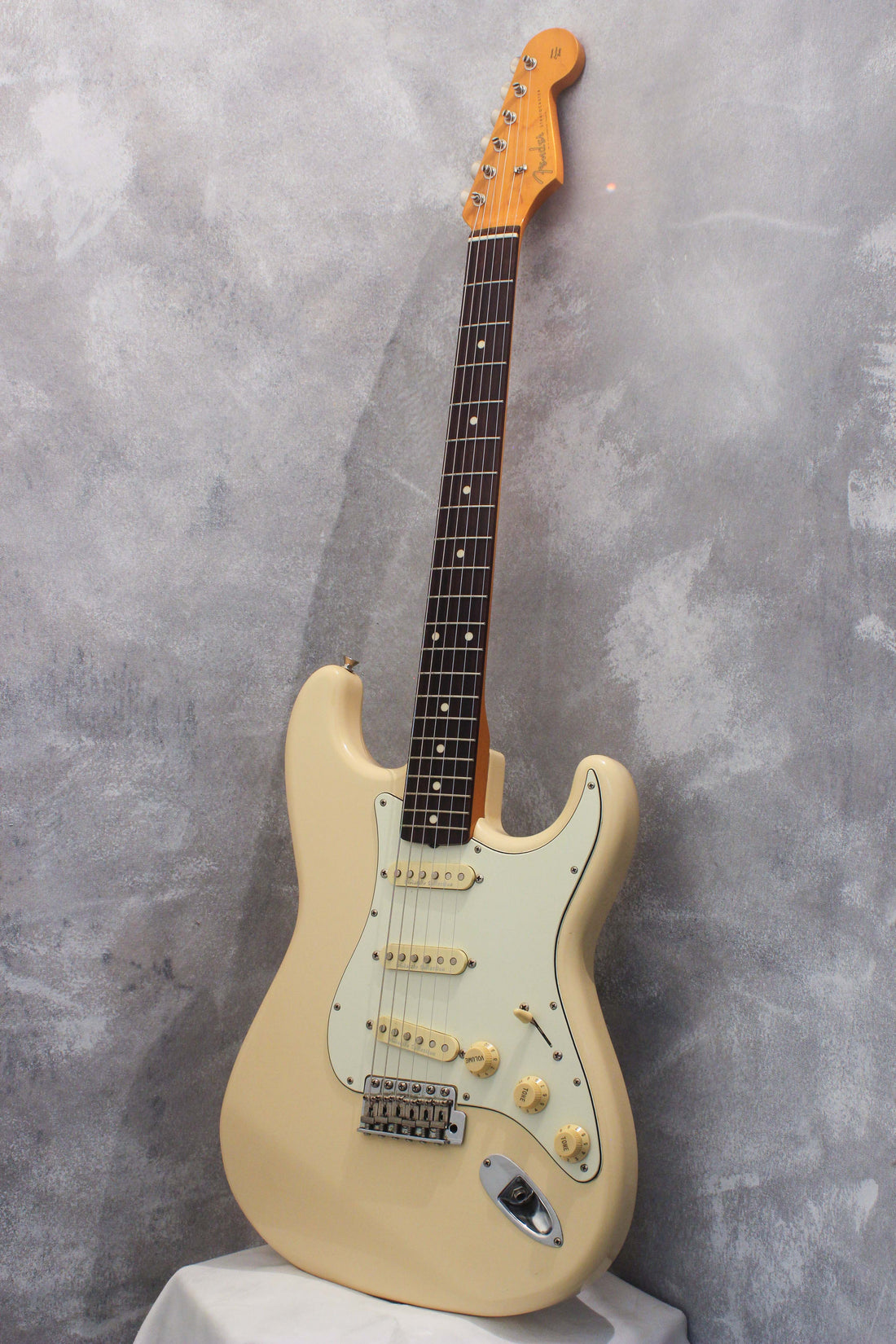 Fender Japan '62 Stratocaster ST62-66DMC Vintage White 2006